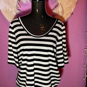 Black & white stripe M t-shirt